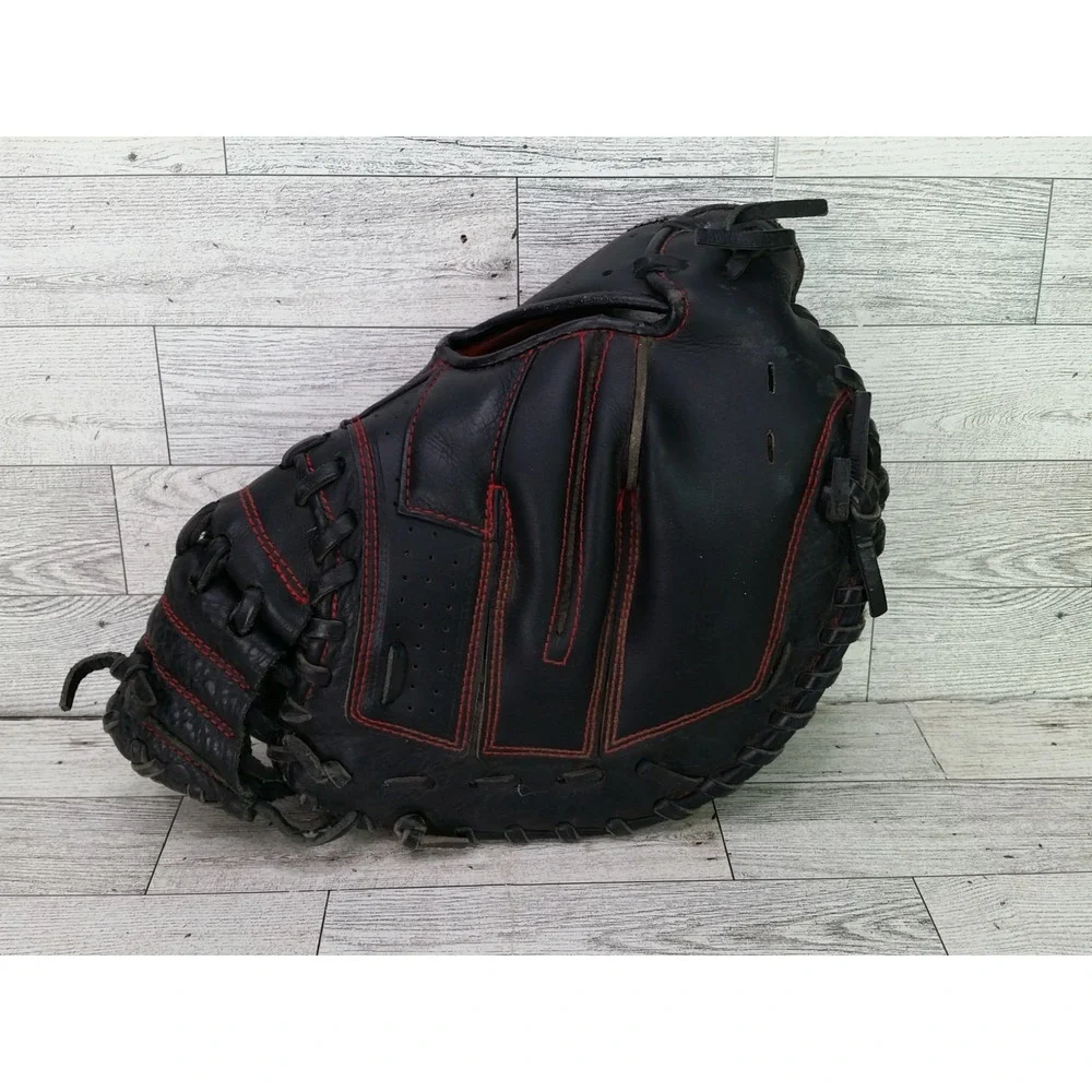 Under Armour Youth Catchers Mitt RHT UACM-100A Black Red Stitch Baseball Glove